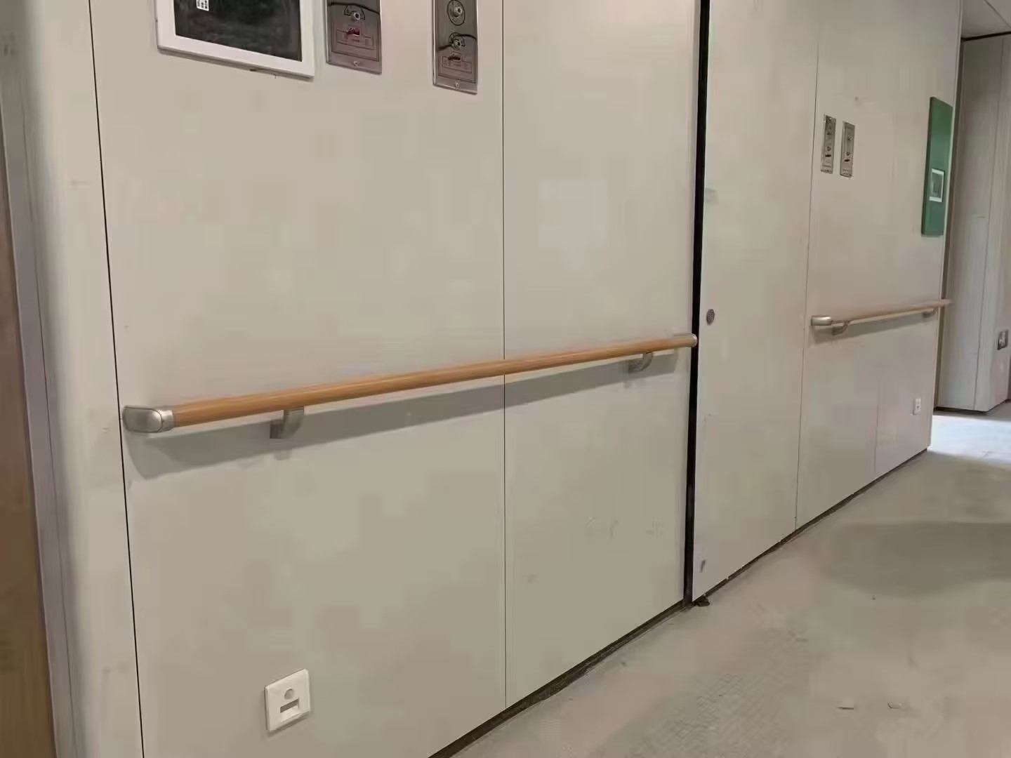 handrails walls in hospitals